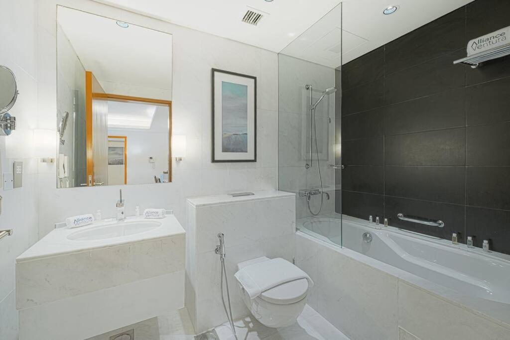 Plush Studio At The Address Mall Apartment *