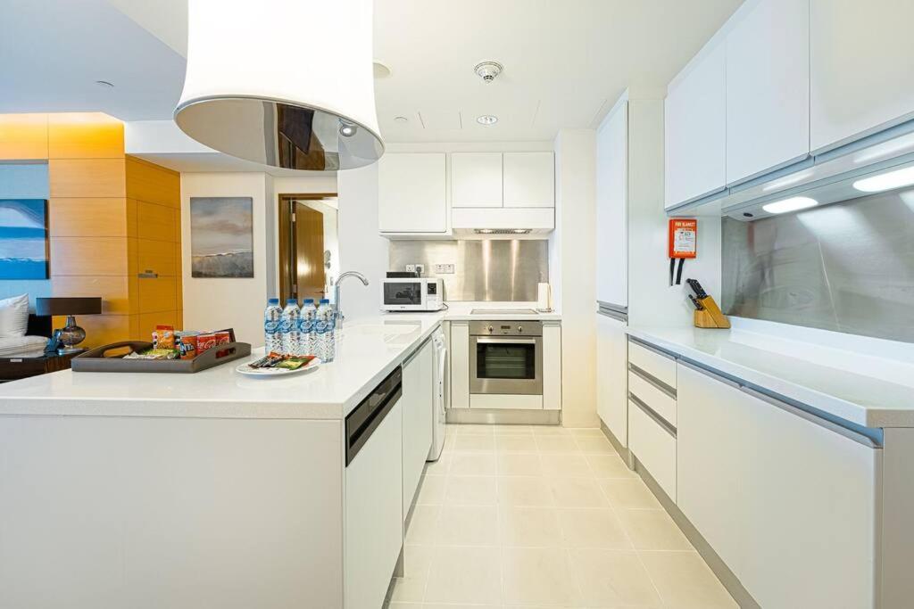 Plush Studio At The Address Mall Apartment *