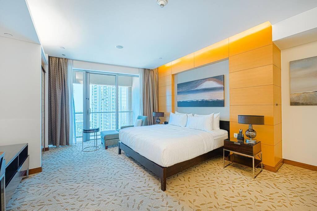 Plush Studio At The Address Mall Apartment *