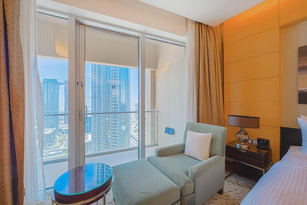 Plush Studio At The Address Mall Apartment *